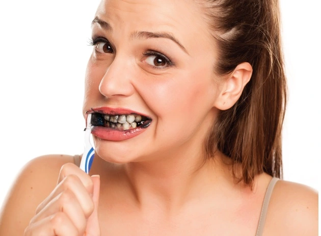 Pasta de dientes carbón activado