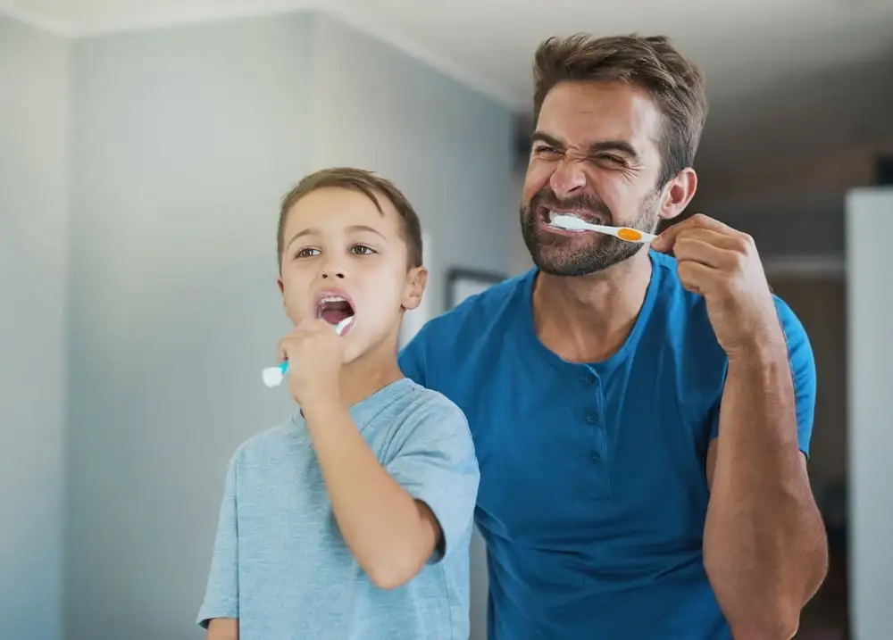 Con qué frecuencia debo cepillarme los dientes