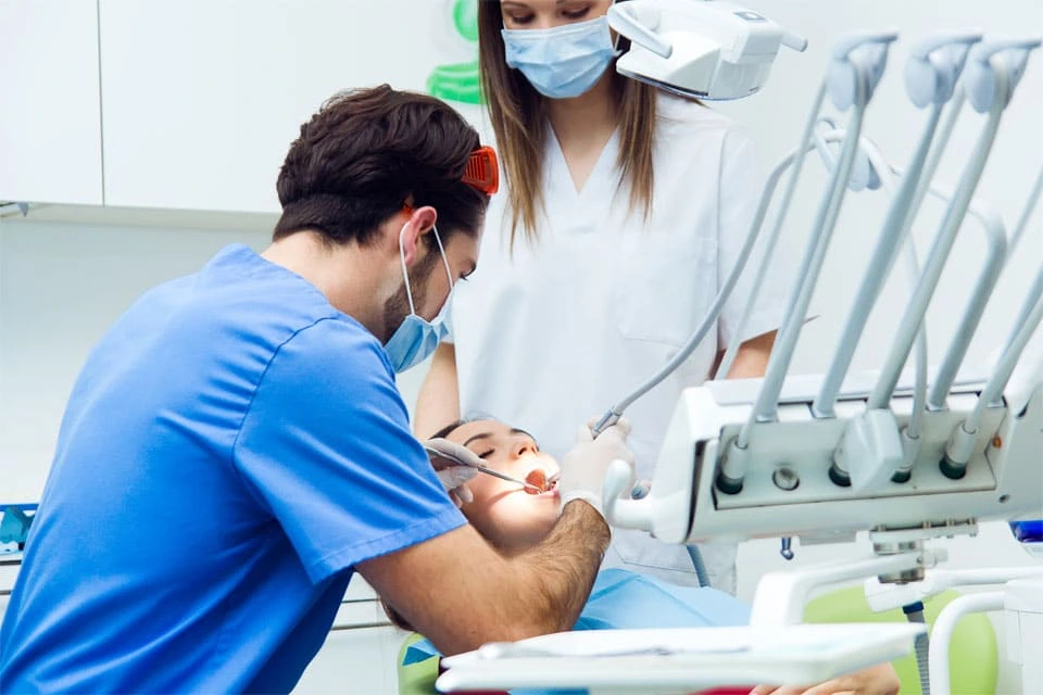 Qué hacer si se mueve el implante dental